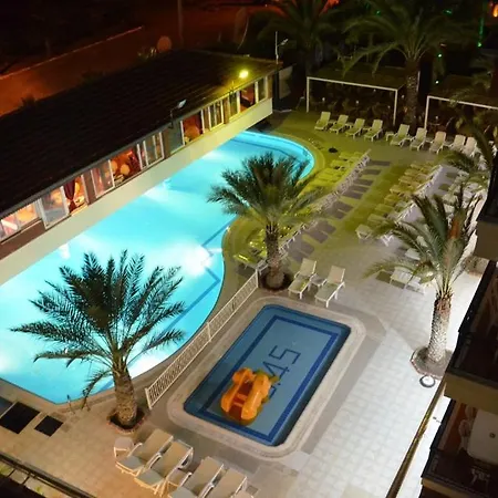 Отель Cinar Family Suite Hotel
