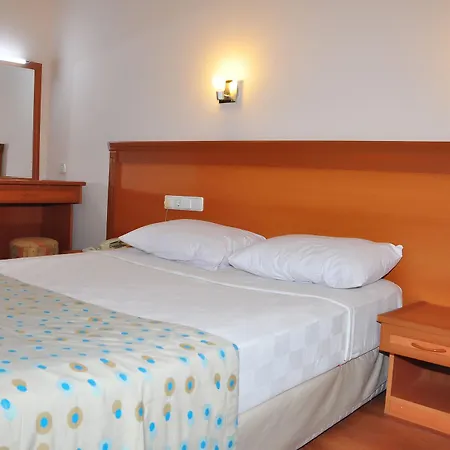 Hotel Cinar Family Side